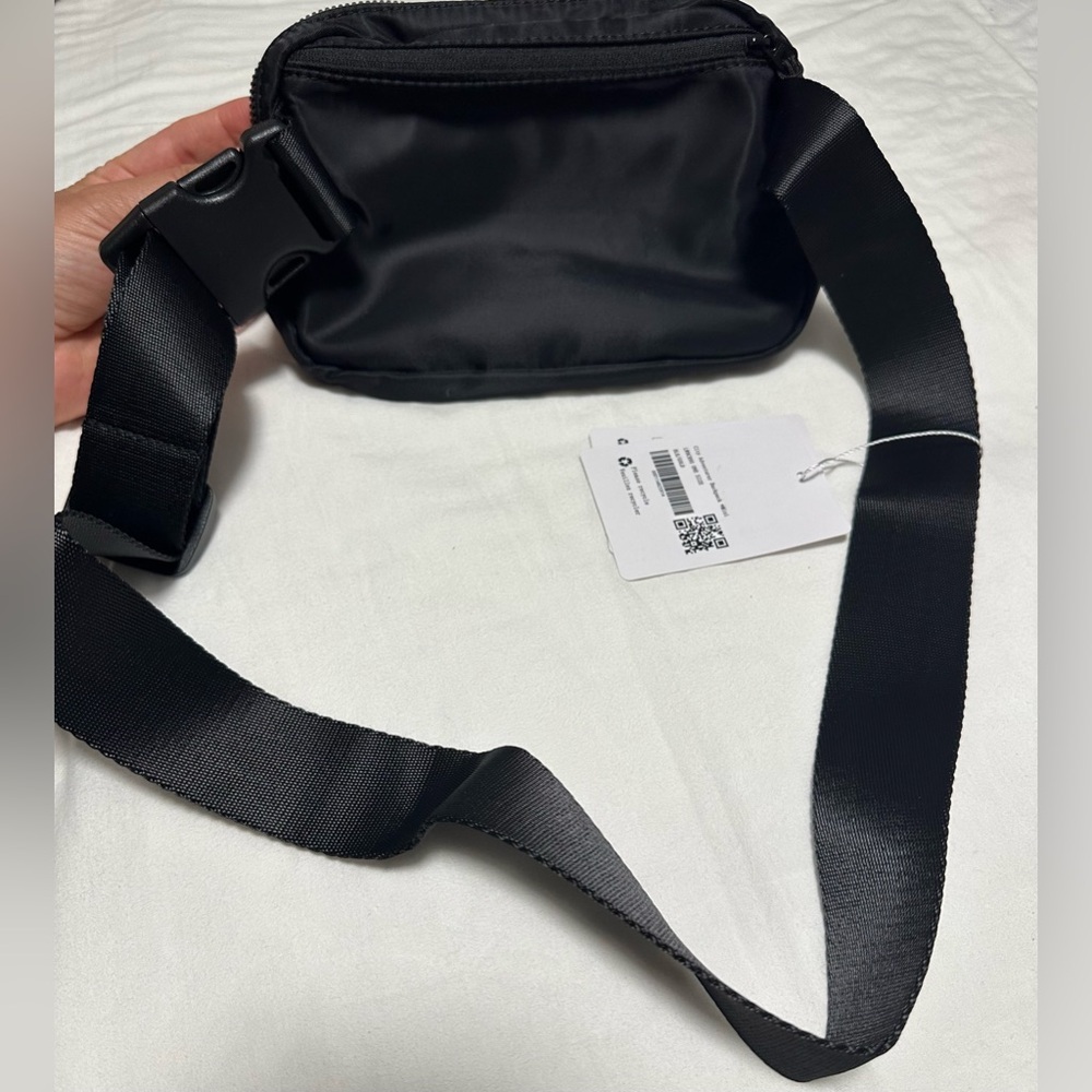 Lululemon Athletica Black Crossbody Bag - Picture 2 of 9